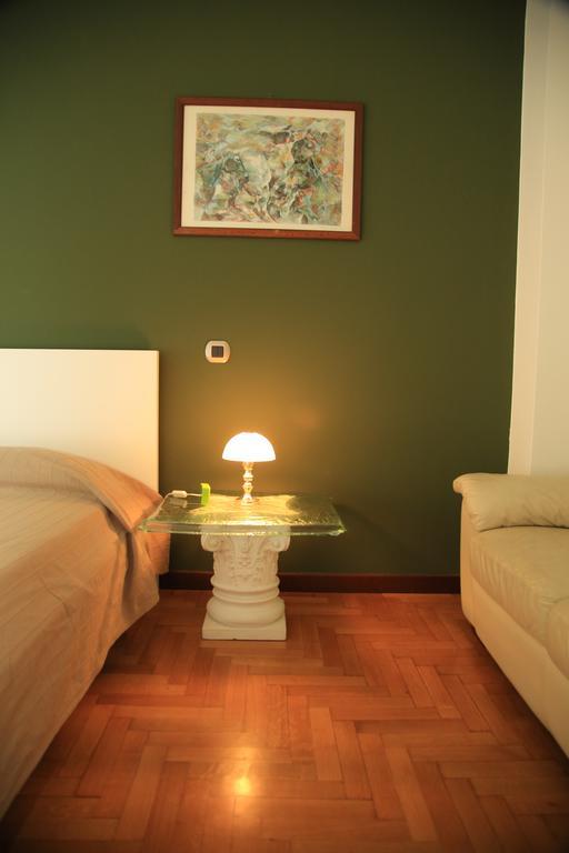 Bilocale Indipendente Apartment Milan Bilik gambar